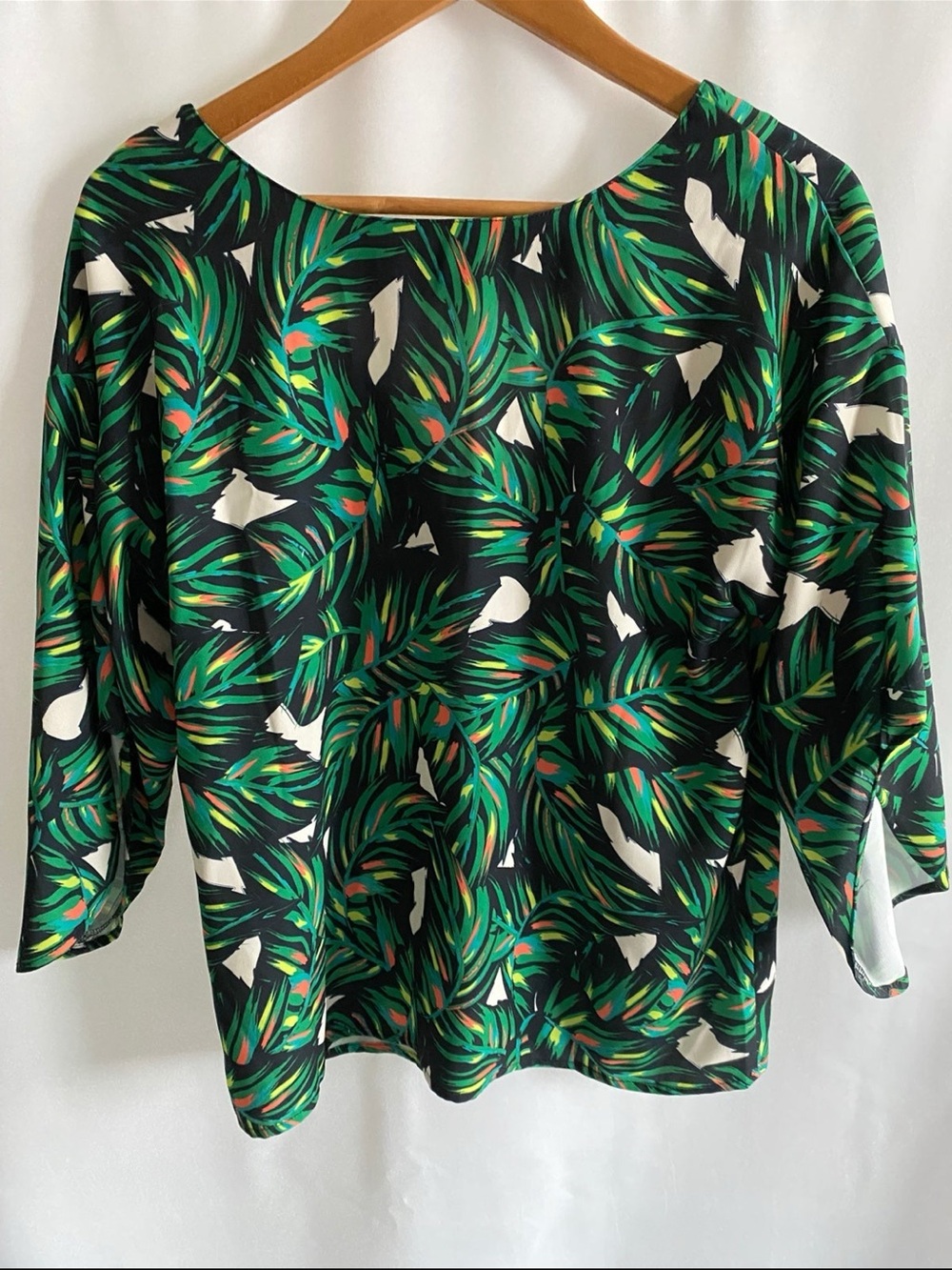 LN Elaine Turner Women’s Green Tropical Palm Print Blouse